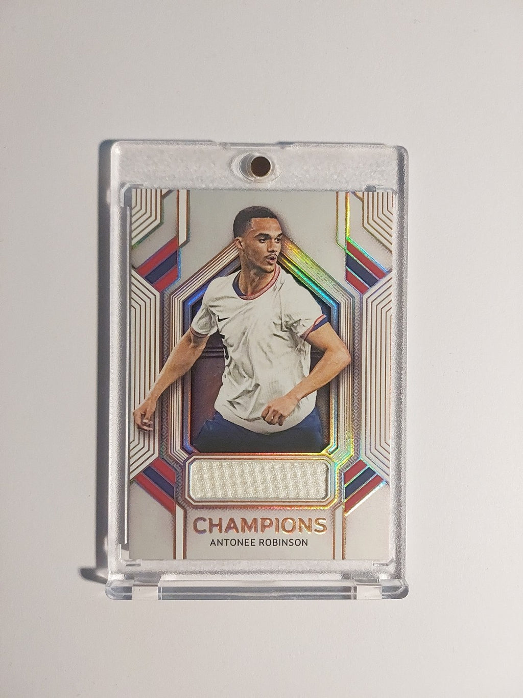 Futera Platinum 2025 Antonee Robinson Fulham England Patch Relic Parallel 16/19 – Bild 1