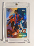 Topps UCC Showboat 2024-25 Ronaldinho Barcelona Parallel Refractor Ultra Rare – Bild 1