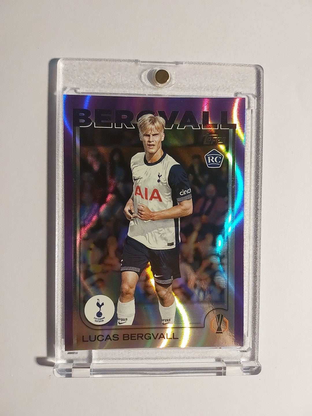 Topps UCC Flagship 2024-25 Lucas Bergvall Tottenham Parallel Refractor Rookie – Bild 1