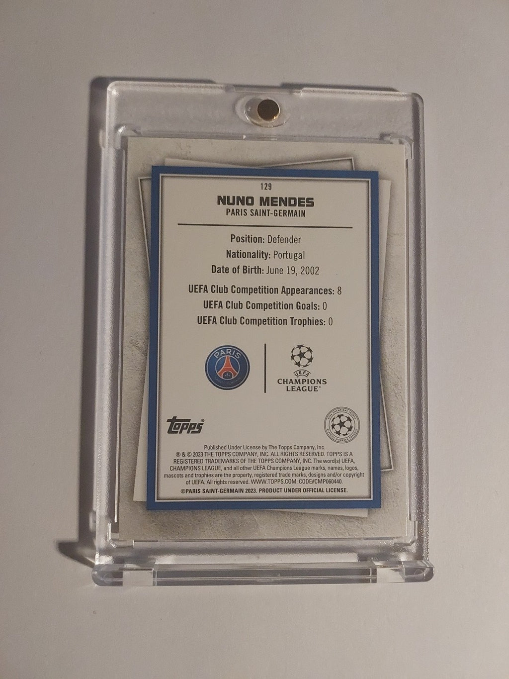 Topps UCC 2022-23 Nuno Mendes Paris Saint-Germain Limited Edition Parallel – Bild 2