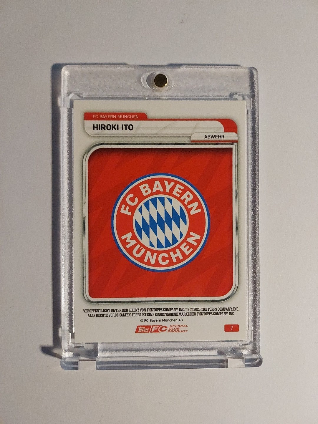 Topps Bayern München Tin Collector 2025-26 Hiroki Ito Parallel 15/225 Rare Hit – Bild 2