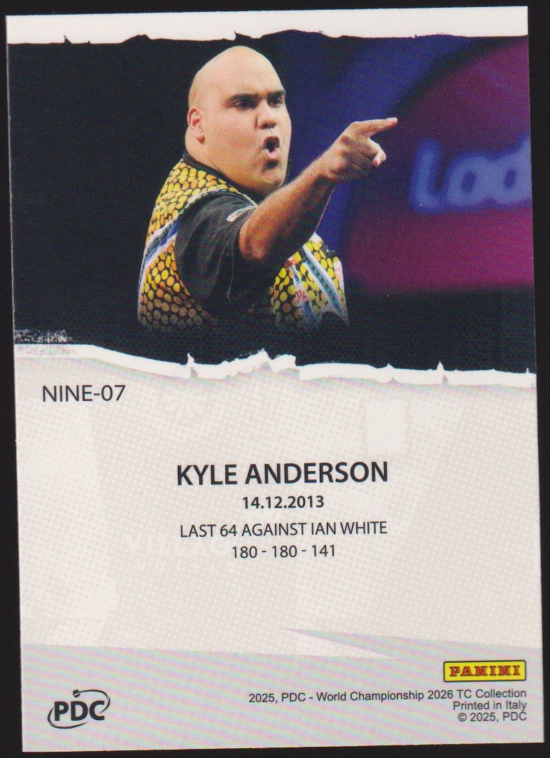 Panini PDC WC 2026 9 Dart Club Kyle Anderson Refractor Parallel – Bild 2