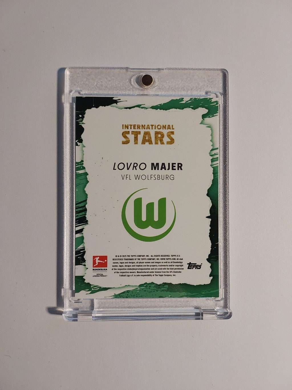 Topps International Stars 2024-25 Lovro Majer Wolfsburg Parallel 10/25 Refractor – Bild 2