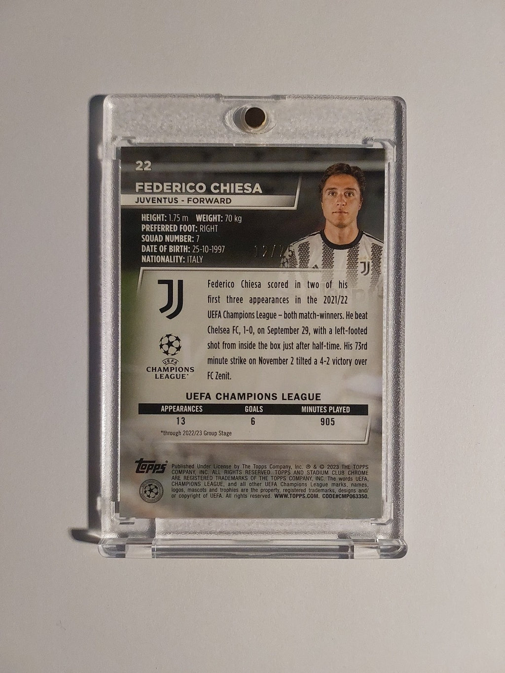 Topps UCC Chrome 2022-23 Federico Chiesa Juventus Turin Parallel 12/75 Refractor – Bild 2