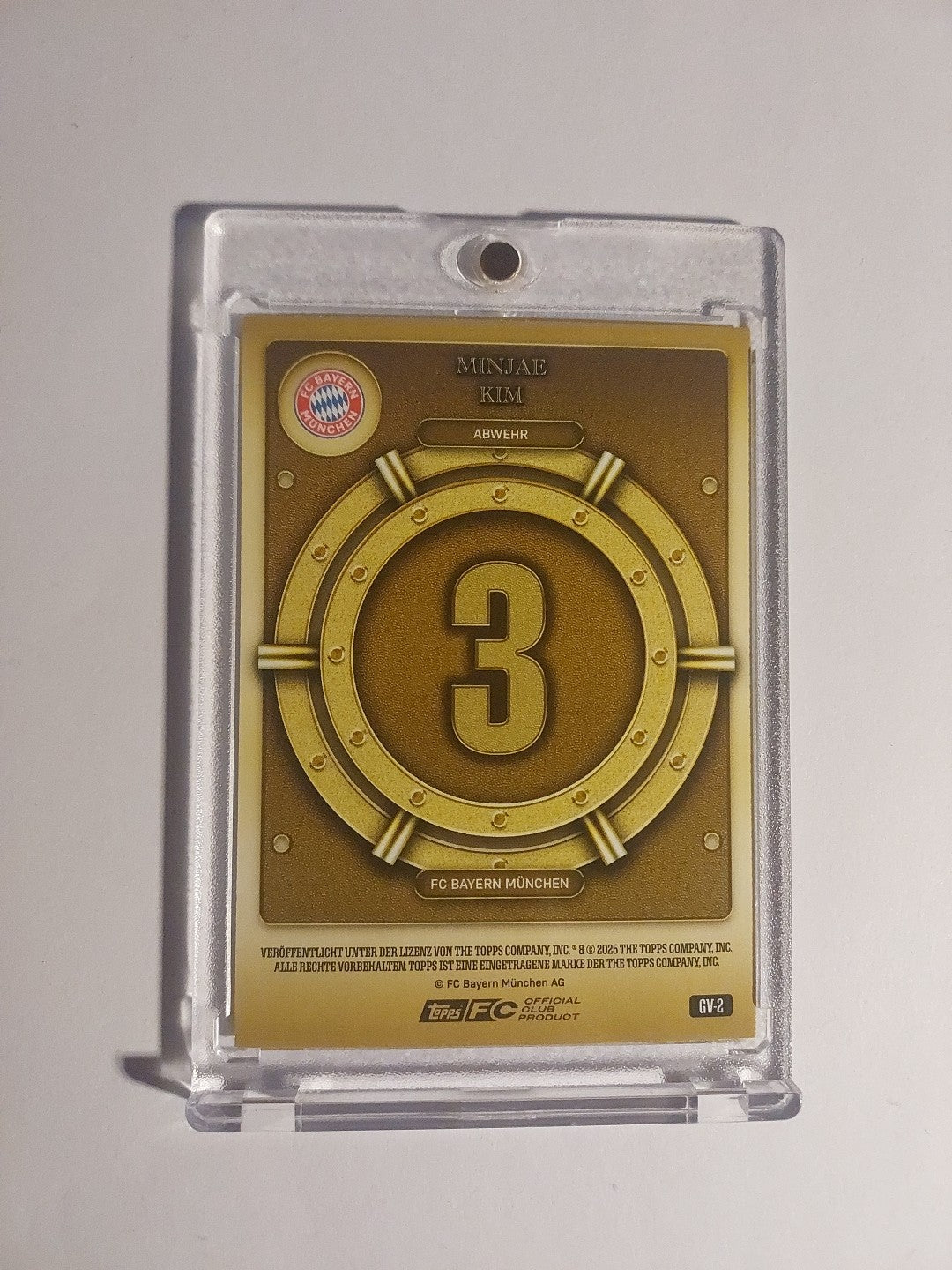 Topps Bayern München Tin Collector 2025-26 Minjae Kim Parallel Gold Vault – Bild 2