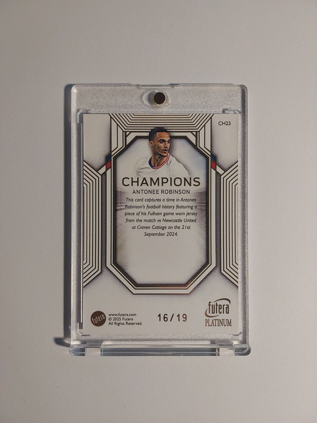 Futera Platinum 2025 Antonee Robinson Fulham England Patch Relic Parallel 16/19 – Bild 2