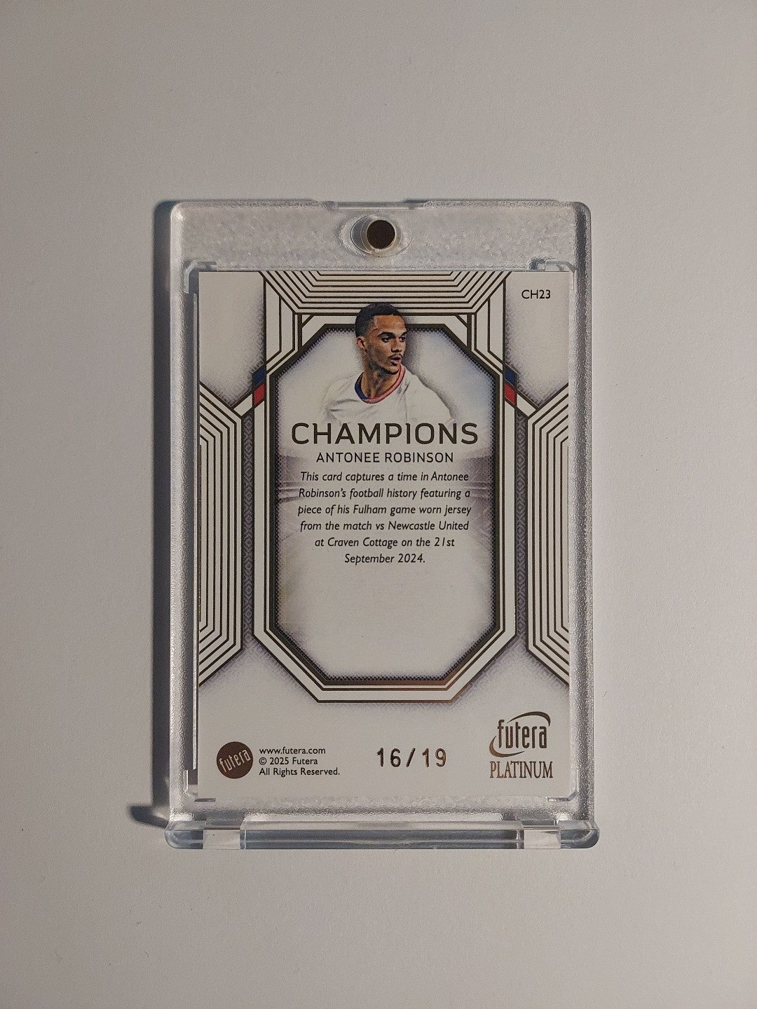 Futera Platinum 2025 Antonee Robinson Fulham England Patch Relic Parallel 16/19 – Bild 2