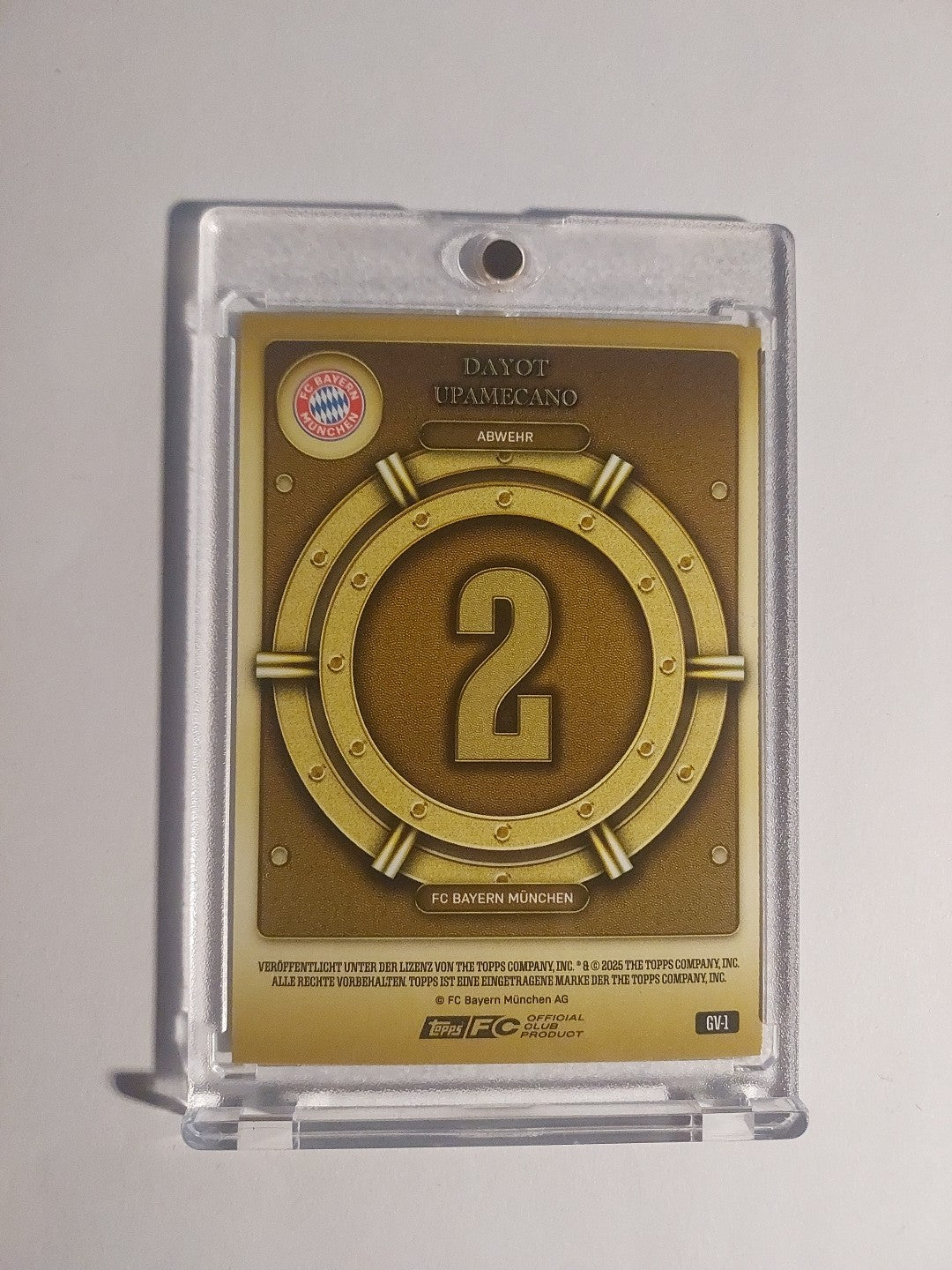 Topps Bayern München Tin Collector 2025-26 Dayot Upamecano Parallel Gold Vault – Bild 2