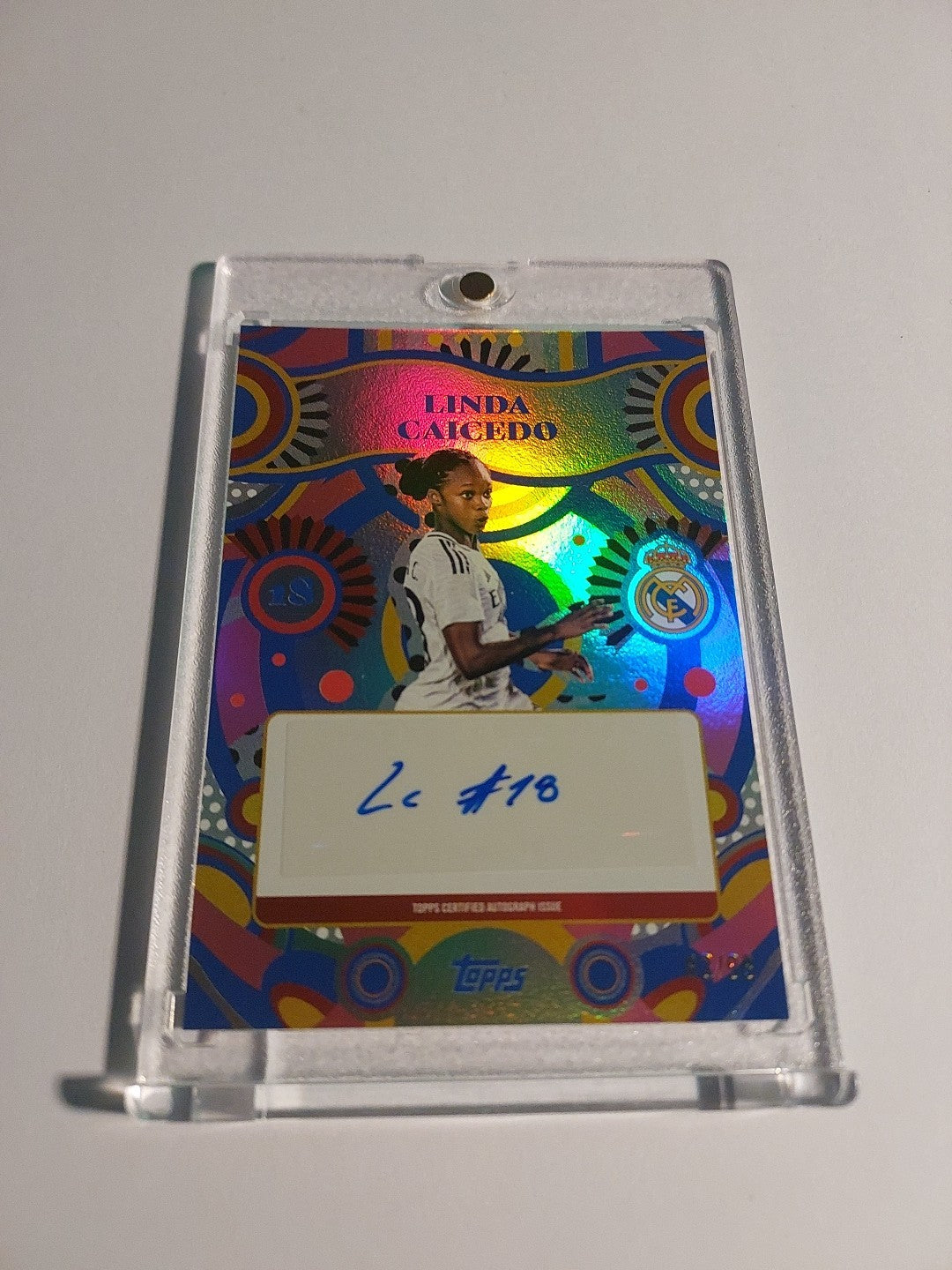 Topps Real Madrid Team Set 2024-25 Linda Caicedo Auto Parallel 82/99 Refractor – Bild 2
