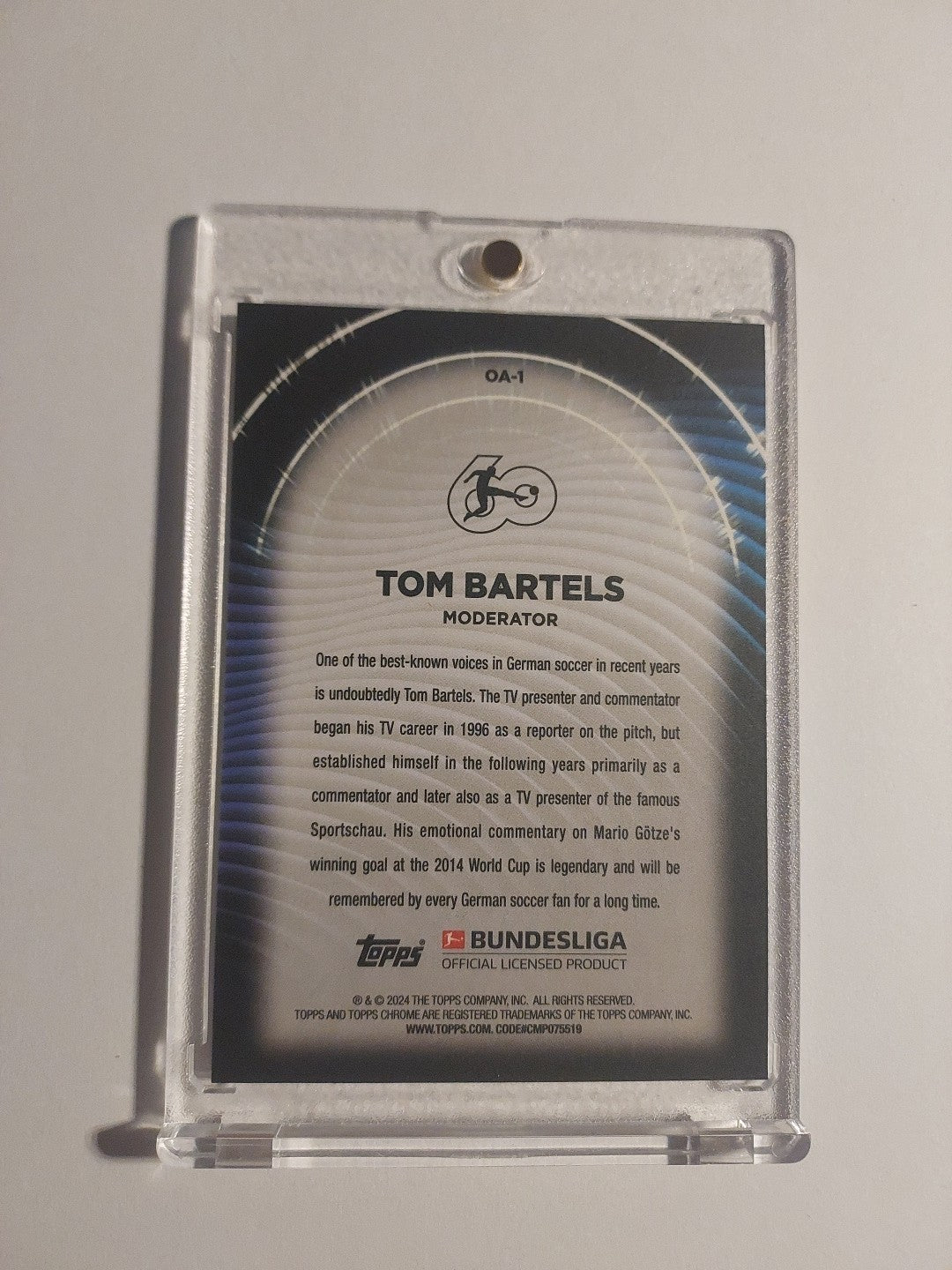Topps 60 Jahre Bundesliga 2023-24 Tom Bartels Bundesliga Legende Parallel Hit – Bild 2