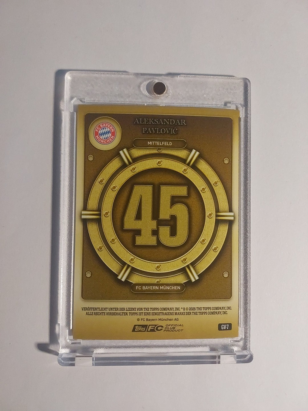 Topps Bayern München Tin Collector 2025-26 Aleksandar Pavlovic Parallel Gold Hit – Bild 2