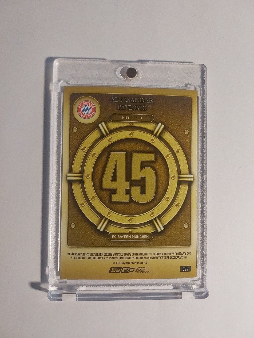 Topps Bayern München Tin Collector 2025-26 Aleksandar Pavlovic Parallel Gold Hit – Bild 2