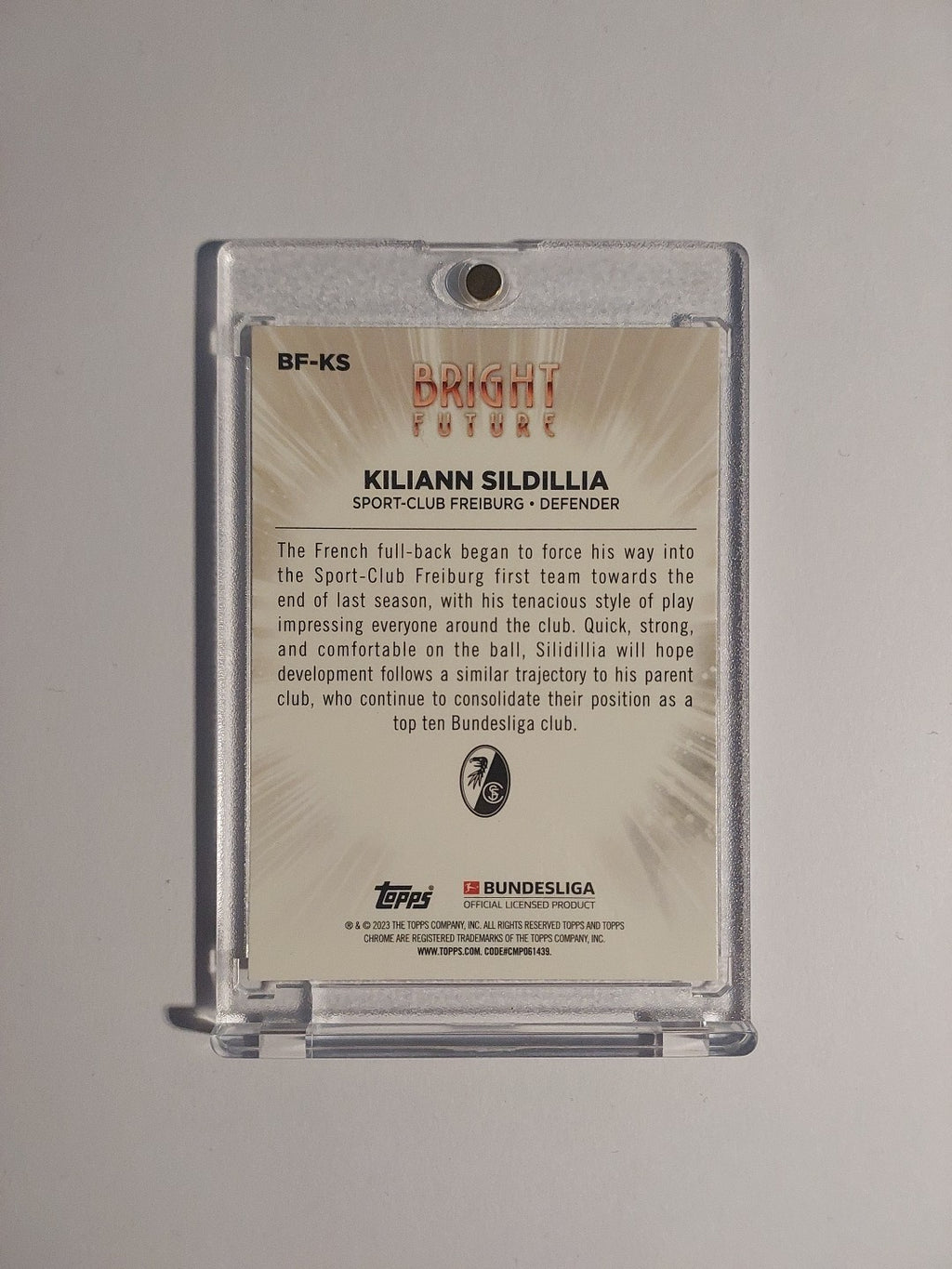 Topps Bundesliga 2022-23 Kiliann Sildillia Freiburg Parallel Refractor Rookie – Bild 2