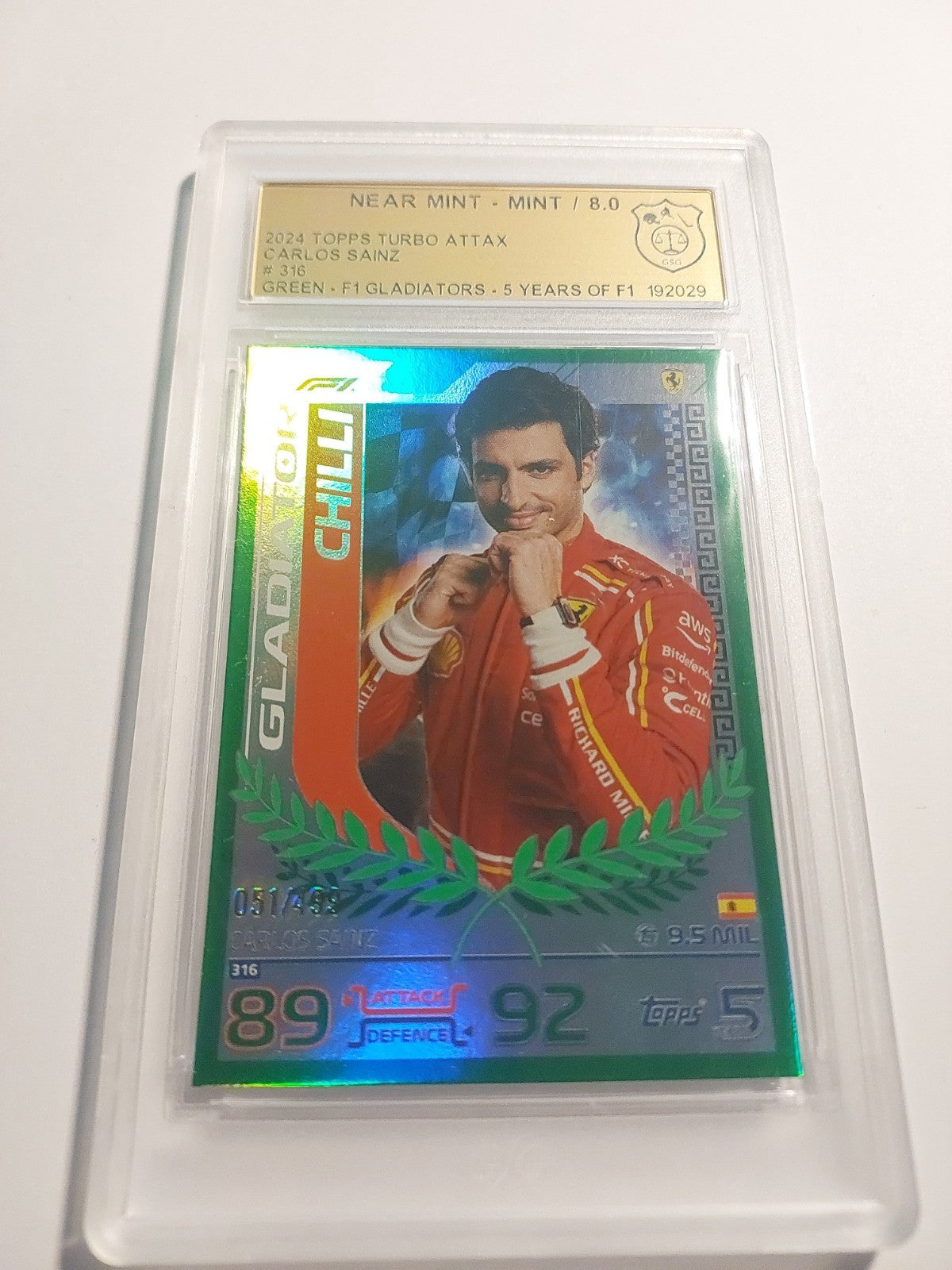 Topps Turbo 2024 Carlos Sainz F1 Ferrari Gladiators 8.0 = PSA Parallel 51/499 – Bild 2