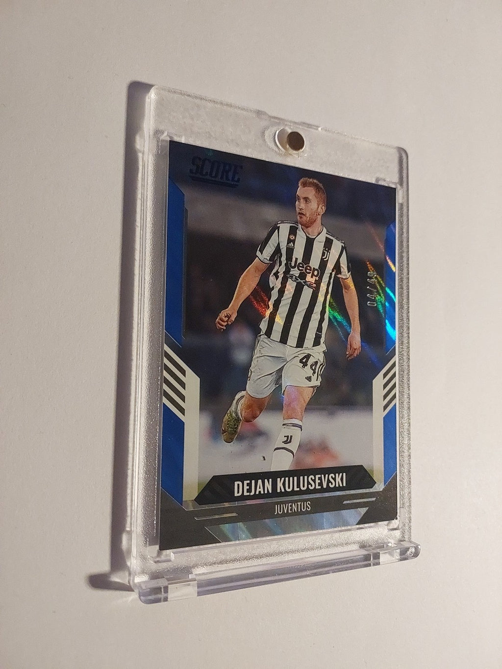 Panini Score 2021-22 Dejan Kulusevski Juventus Turin Parallel 4/49 Refractor Hit – Bild 2