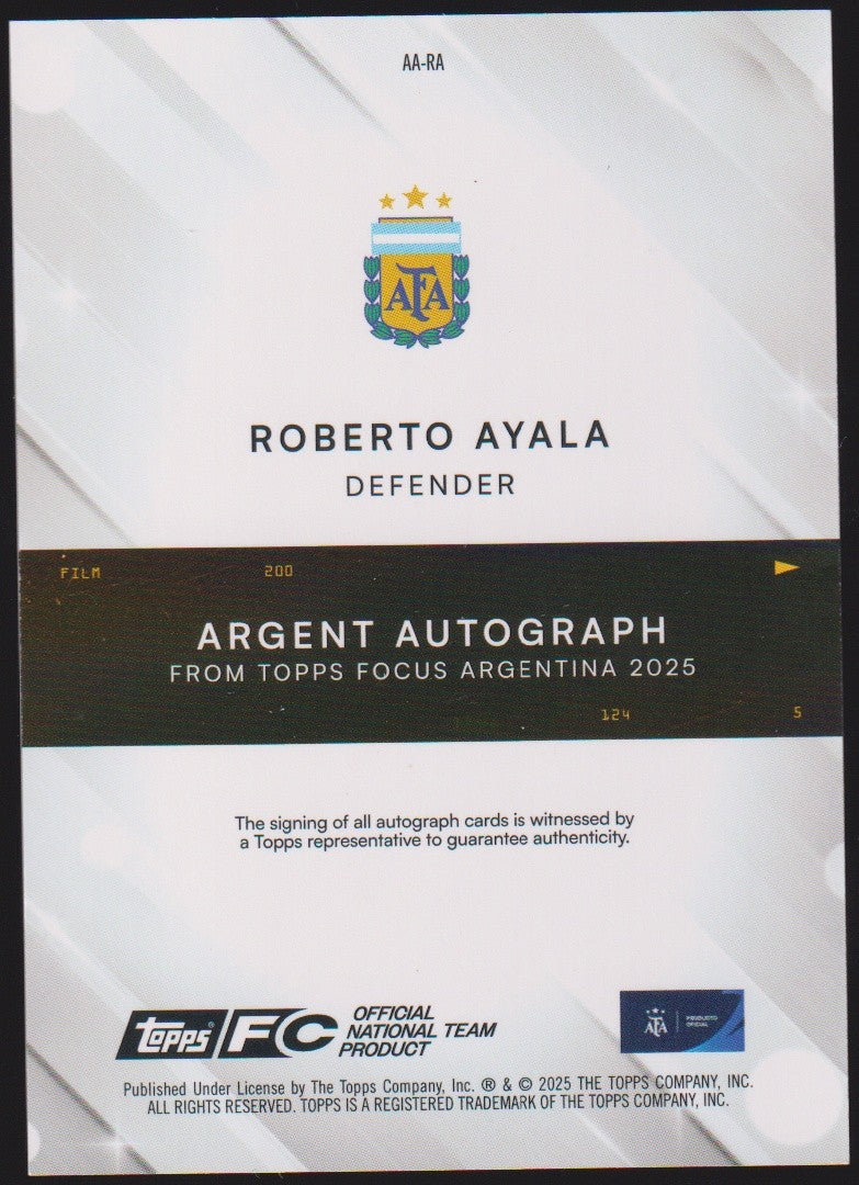 Topps Focus Argentina 2025 2024-25 Roberto Ayala Auto Argentinien Parallel 12/99 – Bild 2