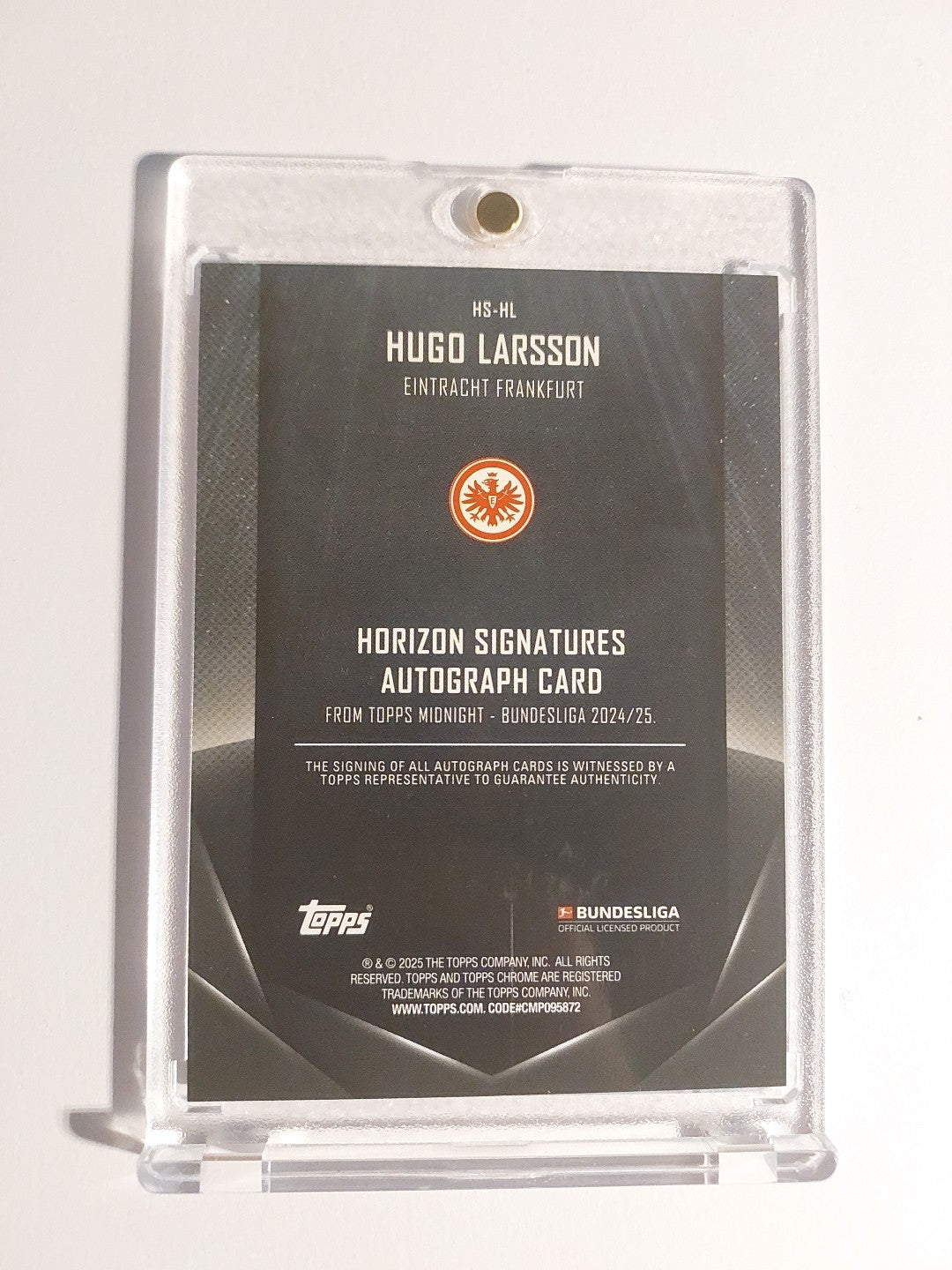 Topps Midnight Bundesliga 2024-25 Hugo Larsson Eintracht Frankfurt Auto Parallel – Bild 2