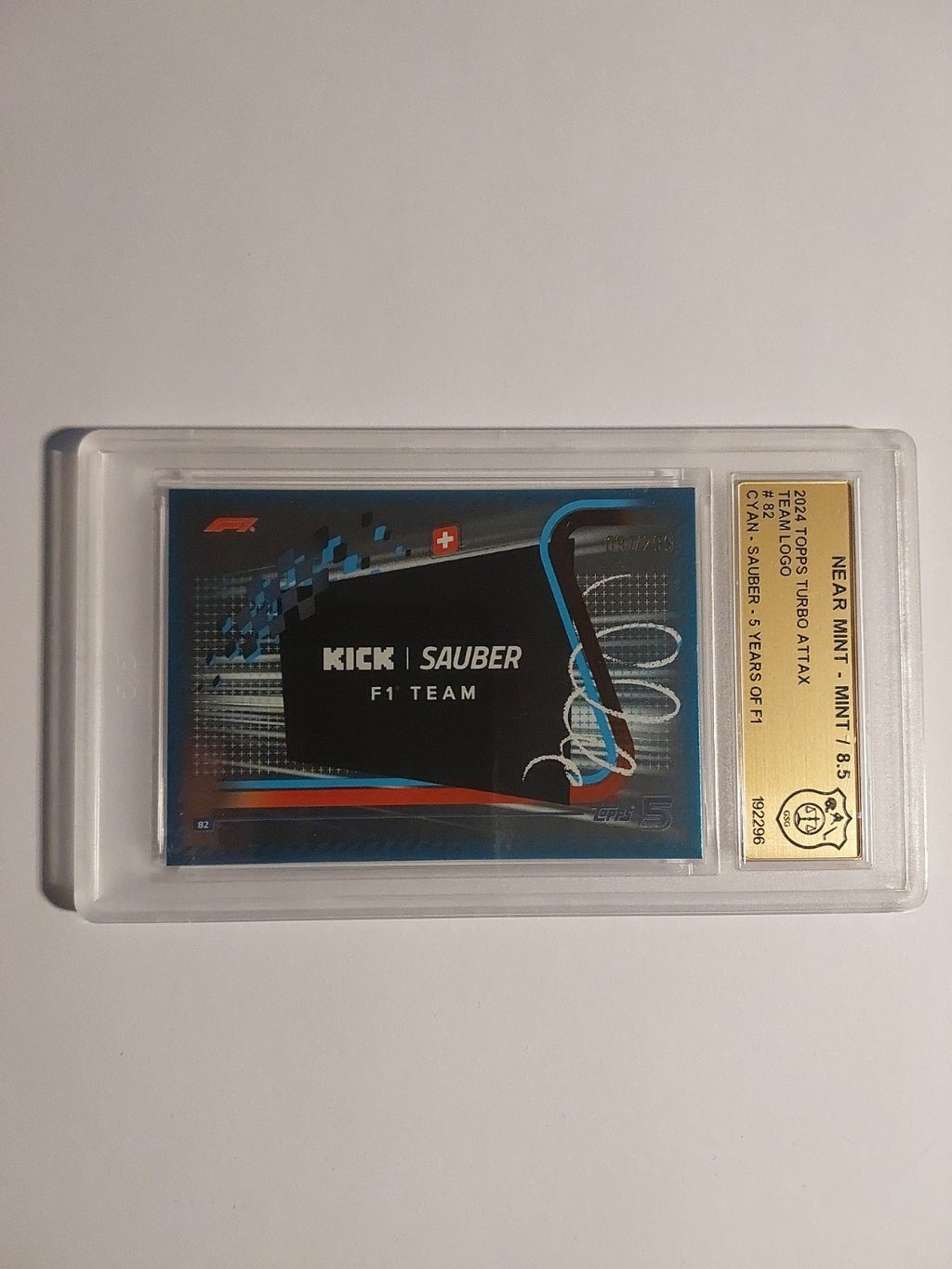 Topps Turbo 2024 Kick Sauber F1 Team GSG 8.5 = PSA Blue Parallel 97/299 Rare – Bild 2