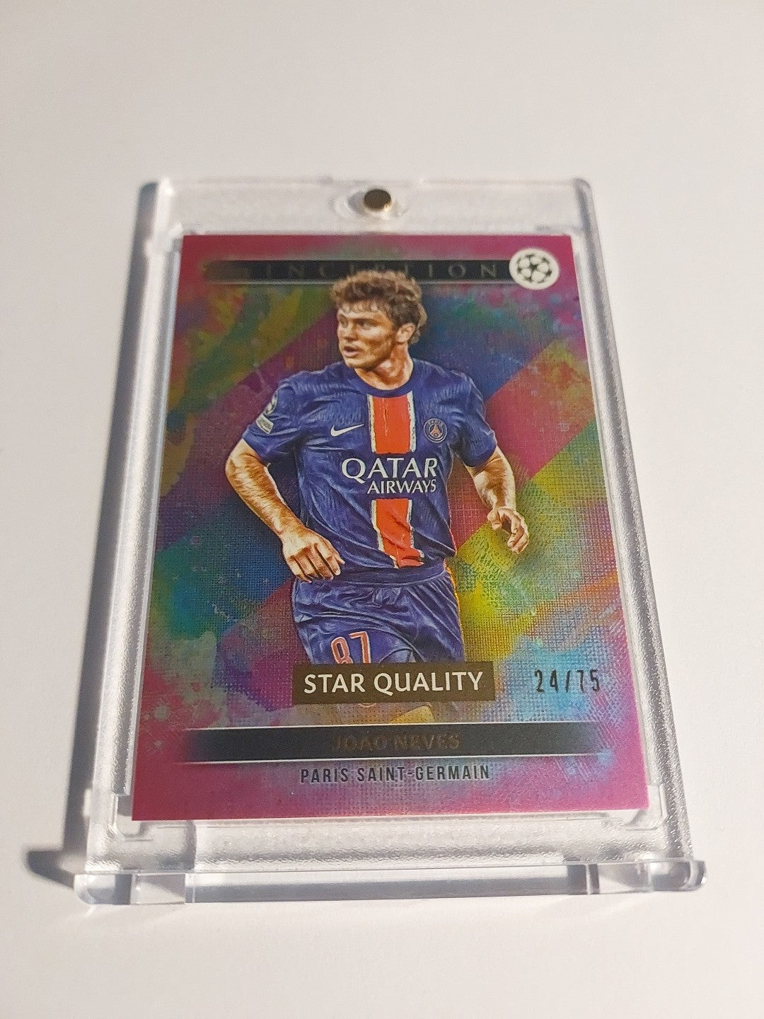 Topps Inception 2025-26 Joao Neves Paris Saint-Germain Parallel 24/75 Ultra Rare – Bild 2