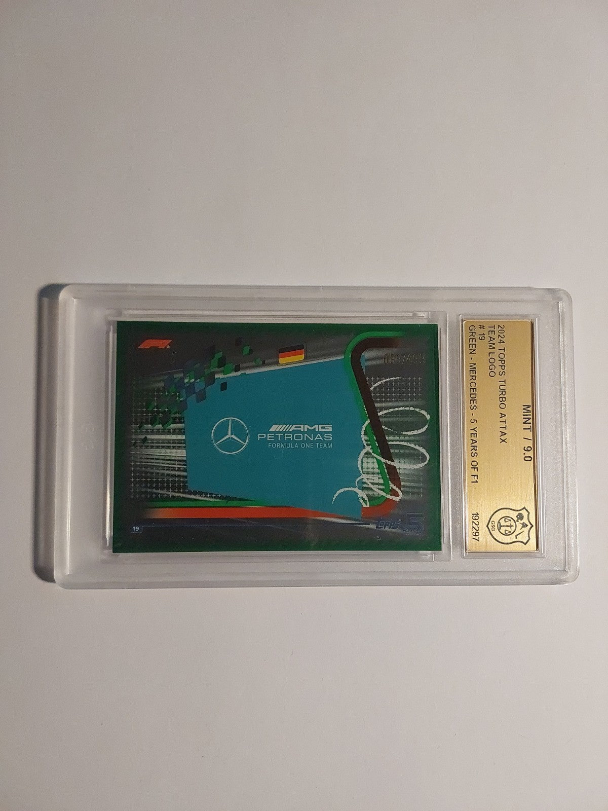 Topps Turbo 2024 AMG Petronas Formel 1 Team GSG 9 = PSA Green Parallel 99/499 – Bild 2