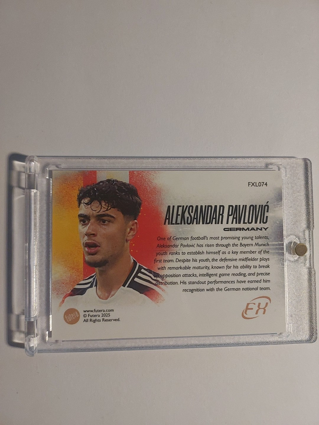 Futera Unique 2024-25 Aleksandar Pavlovic Deutschland Bayern München Parallel – Bild 2
