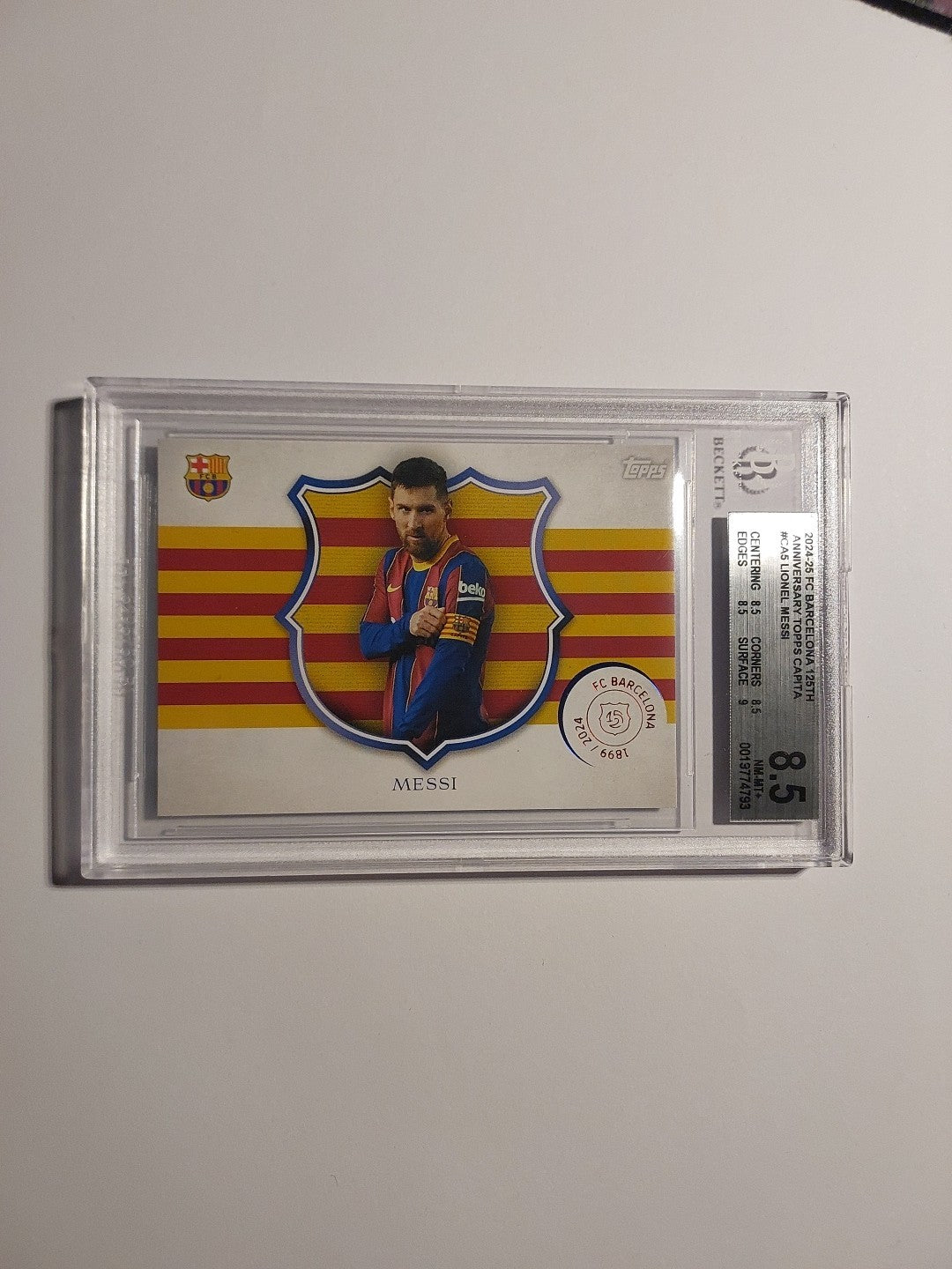 Topps Barcelona 125 Jahre Anniversary 2024-25 Lionel Messi Parallel BGS 8.5 PSA – Bild 2