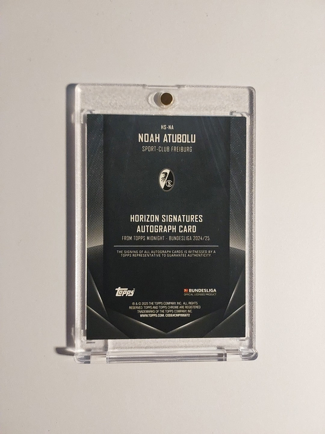Topps Midnight Bundesliga 2024-25 Noah Atubolu Auto Freiburg Parallel 55/99 Rare – Bild 2