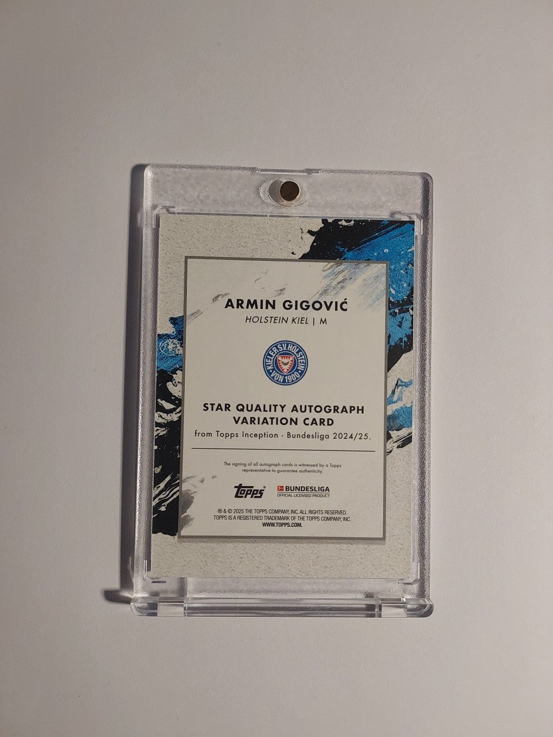 Topps Inception Bundesliga 2024-25 Armin Gigovic Auto Holstein Kiel Parallel /99 – Bild 3
