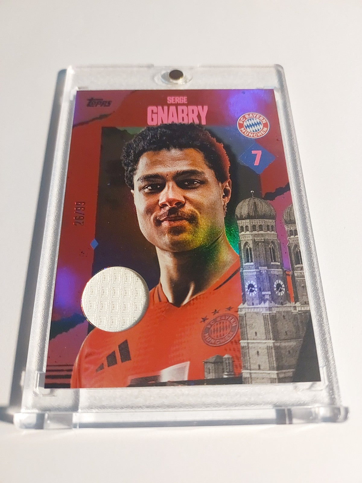 Topps Bayern München 2024-25 Serge Gnabry Patch Relic Parallel 26/99 Refractor – Bild 3