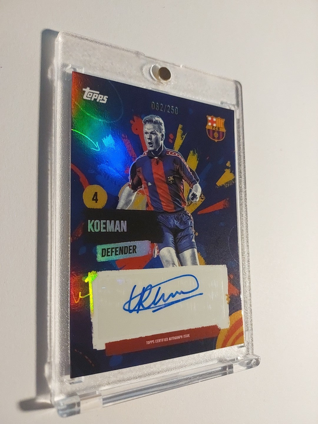 Topps Barcelona Team Set 2024-25 Ronald Koeman Auto Parallel 82/250 Refractor – Bild 3