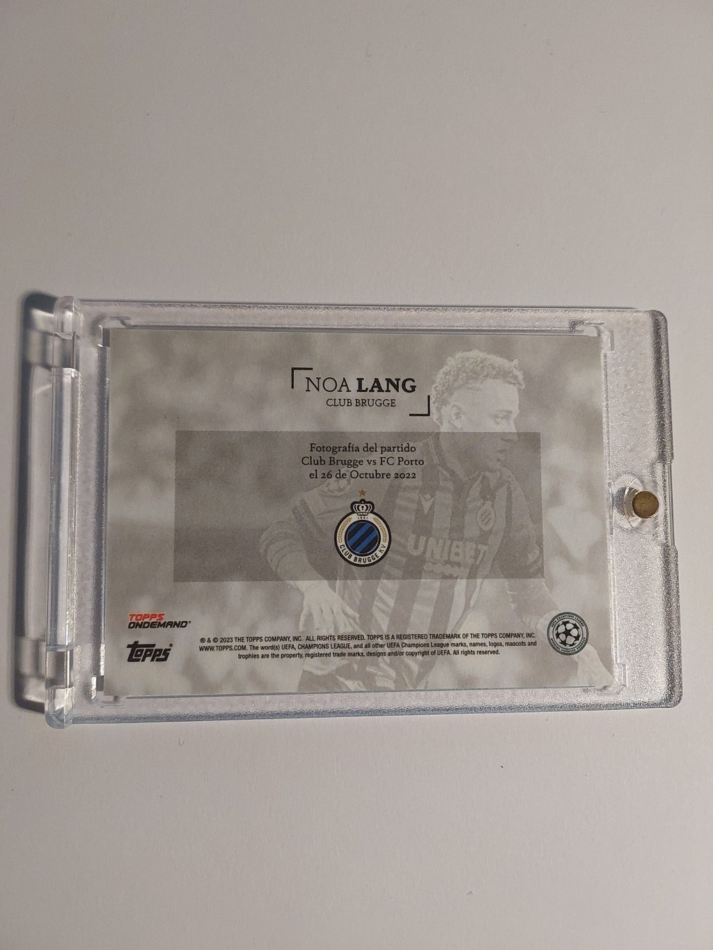 Topps UCC 2022-23 Noa Lang Club Brugge Nummeriert 88/99 Parallel Refractor – Bild 3