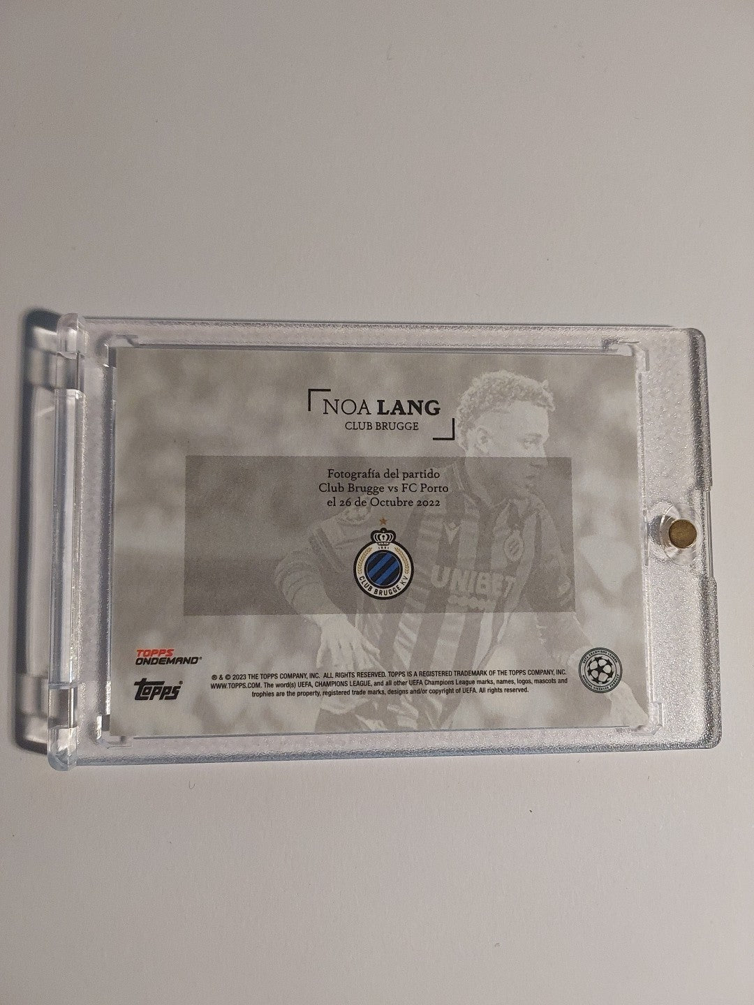 Topps UCC 2022-23 Noa Lang Club Brugge Nummeriert 88/99 Parallel Refractor – Bild 3