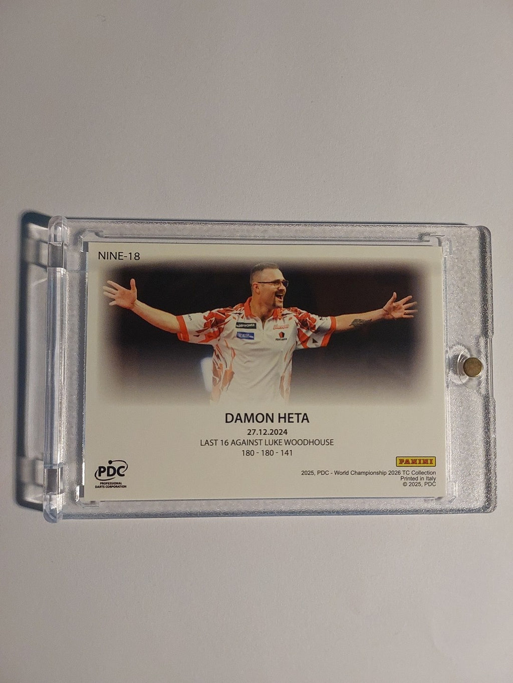 Panini PDC World Championship 2026 Damon Heta 9 Dart Club 1st Edition Refractor – Bild 3