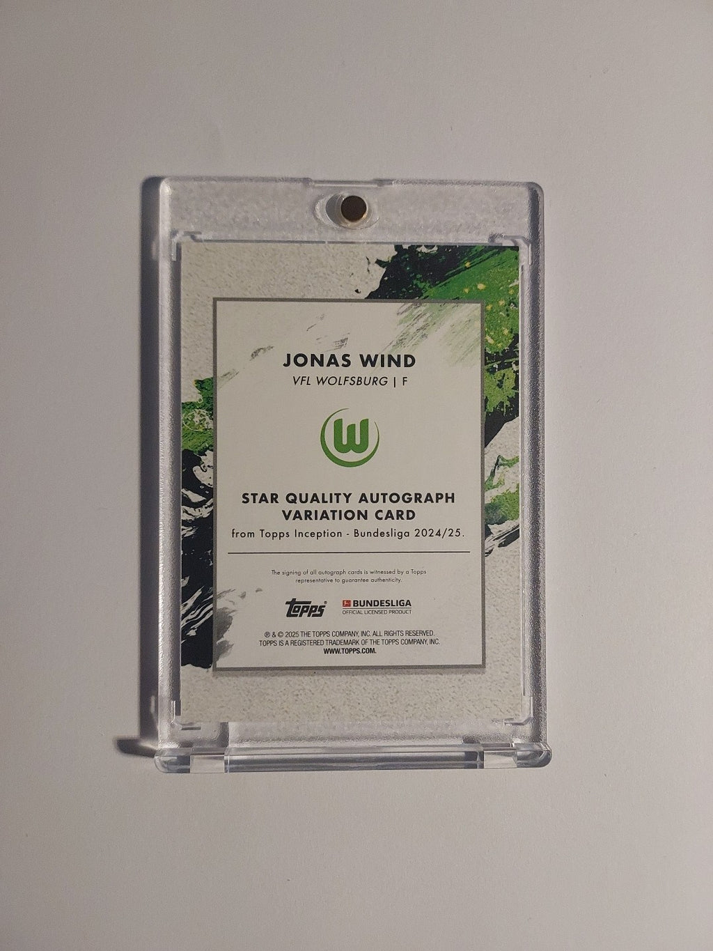 Topps Inception Bundesliga 2024-25 Jonas Wind Auto Wolfsburg Parallel 20/49 Rare – Bild 3